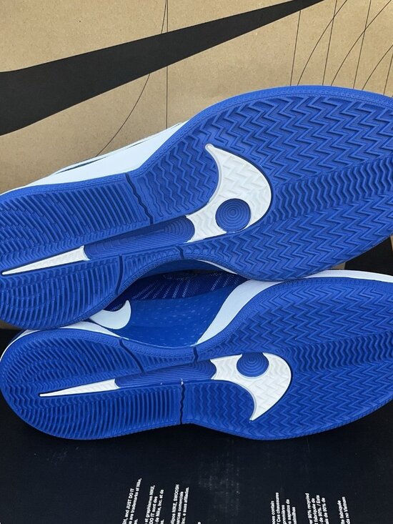 Athletic_Shoes